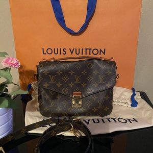 Louis Vuitton Pochette Metis ❤️ (Authentic)